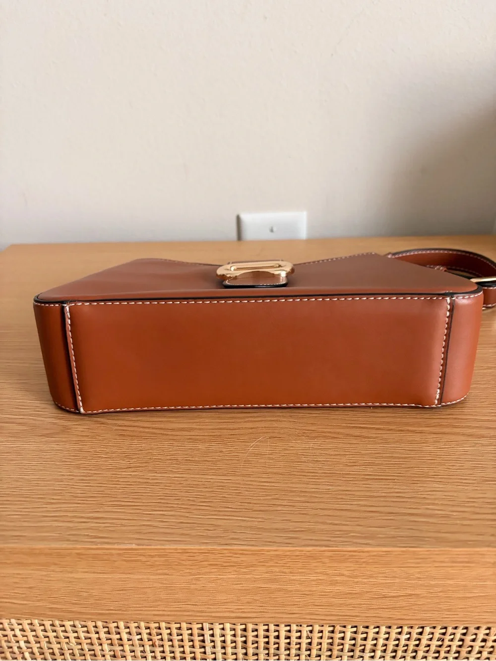 Women's Classic Shoulder Bag in Cognac